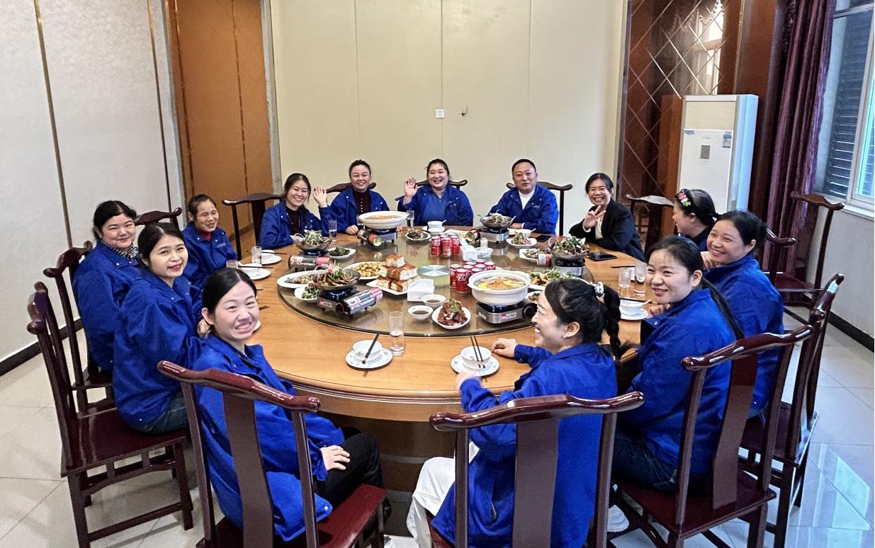 畅聊中聚共识·交流中共成长——六安服装工厂首场“总经理午餐会”温馨开启 新闻配图