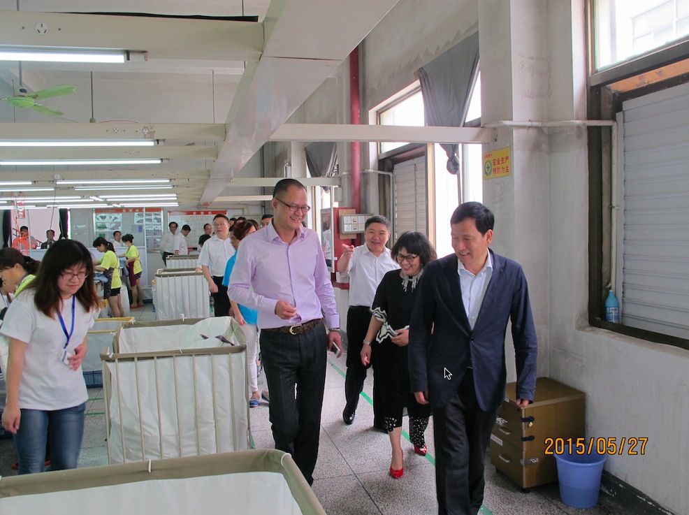 浙江省嘉兴市委副书记林健东、平湖市市委书记盛付祥等一行莅临平湖艾莱依参观指导 新闻配图