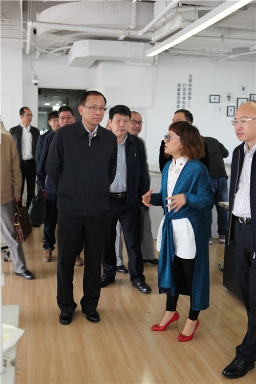 丽水市委书记史济锡莅临艾莱依上海公司参观指导 新闻配图