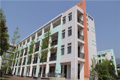 艾莱依集团爱心助学,颁发天宁小学艾莱依奖 新闻配图