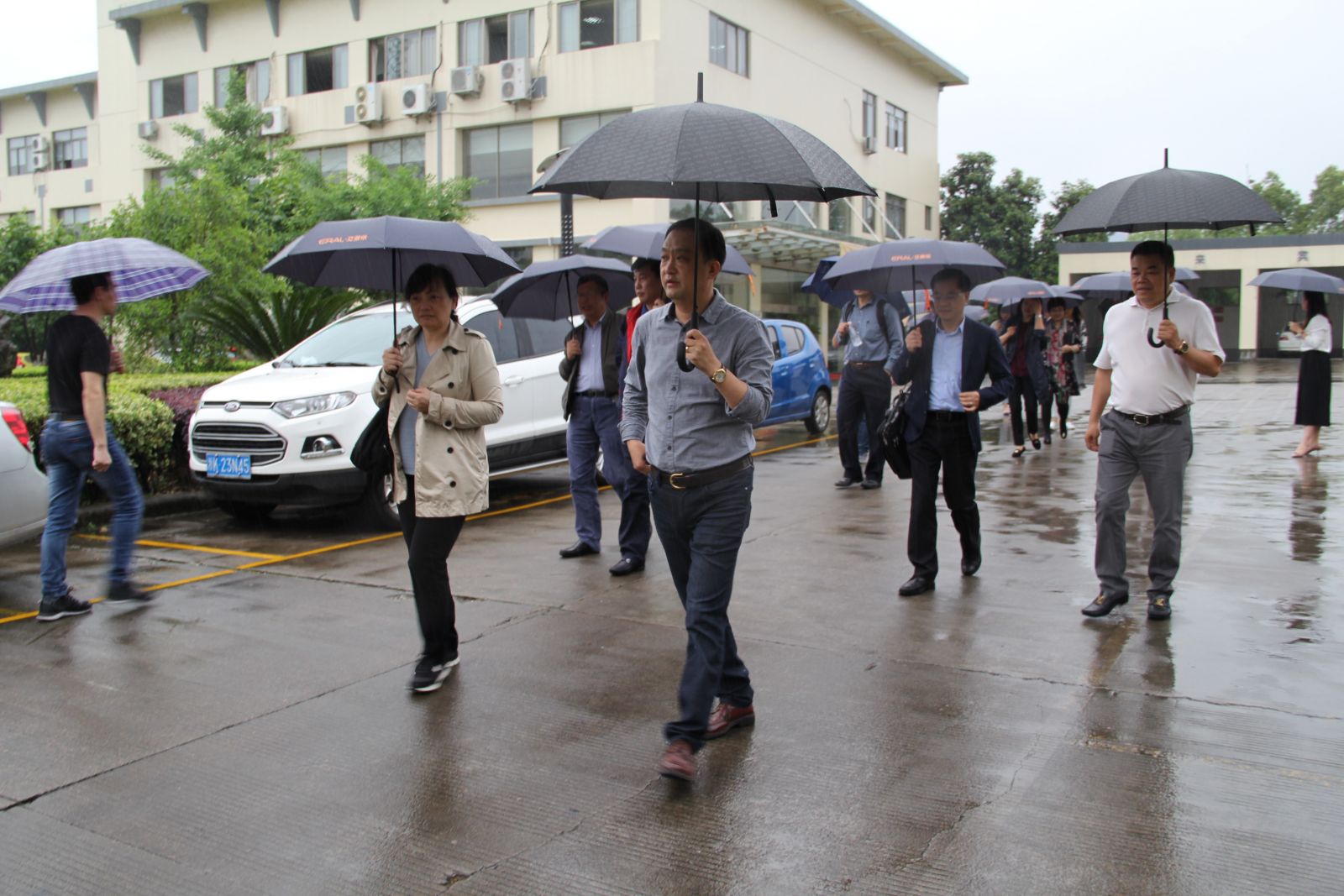 上海普陀区长风生态商务区商会走进丽水参观交流 新闻配图