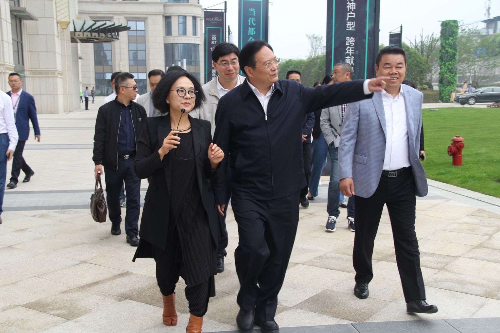 丽水市市委书记张兵一行莅临艾莱依集团参观指导 新闻配图