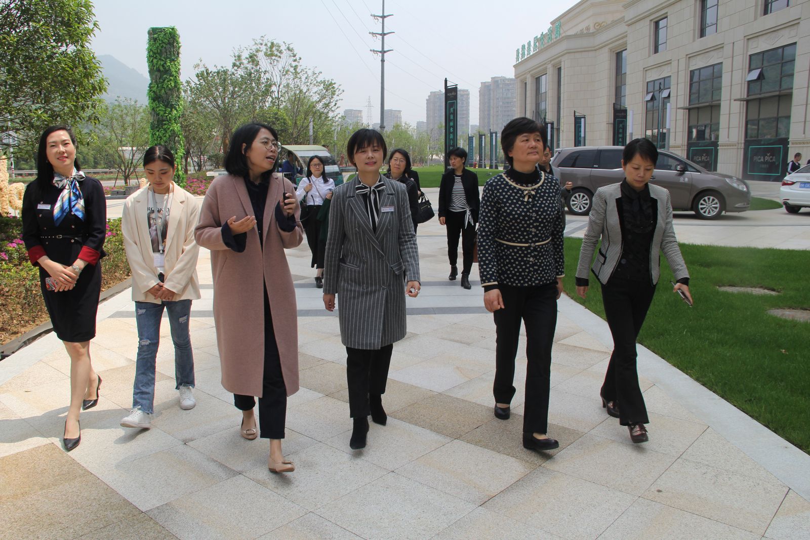 省妇联主席王文娟一行莅临艾莱依集团参观调研 新闻配图