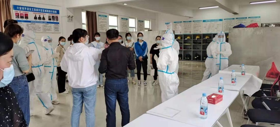 疫情防控刻不容缓——六安服装工厂在行动 新闻配图
