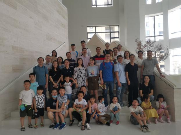 丽水市政府办公室工会暨党建共建活动在艾莱依总部大楼圆满举行 新闻配图