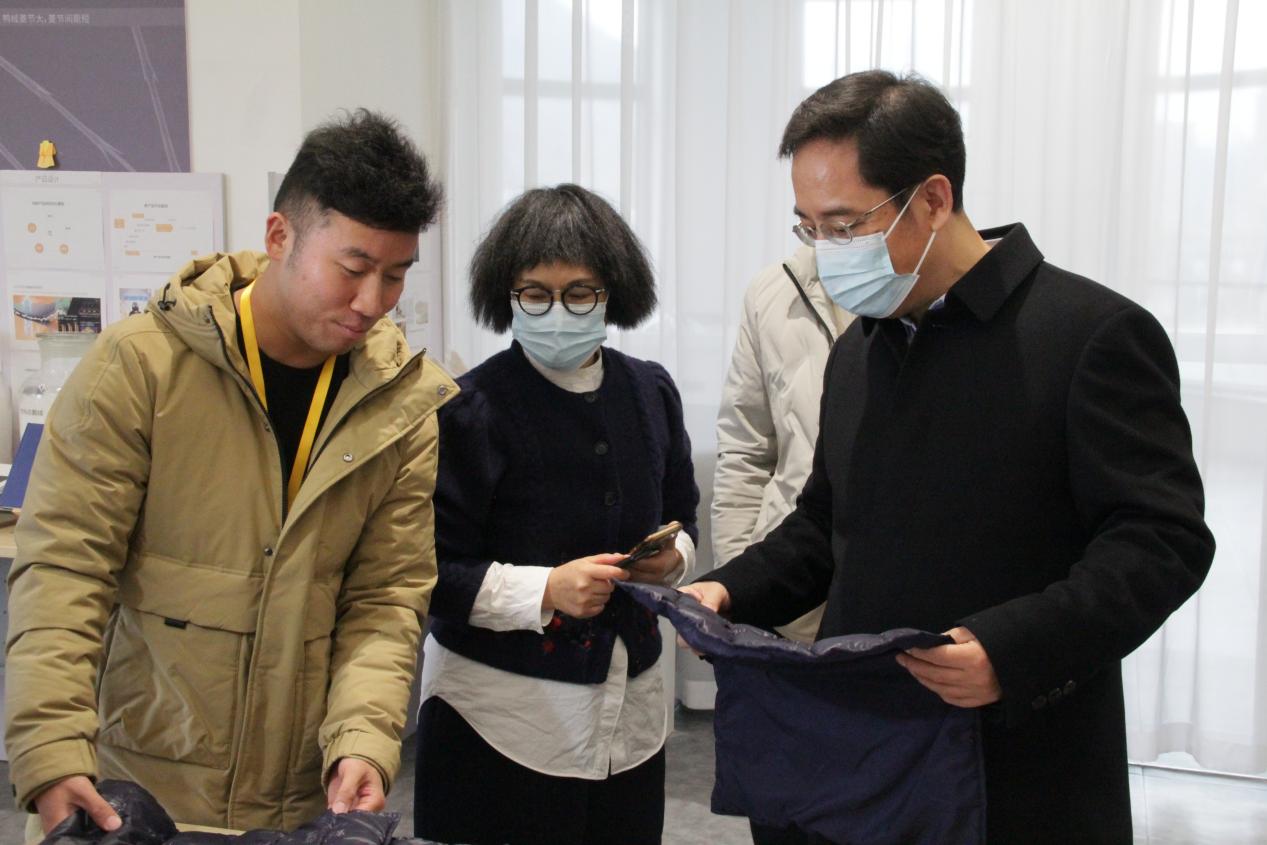 市委副书记、代市长吴舜泽莅临艾莱依考察指导 新闻配图