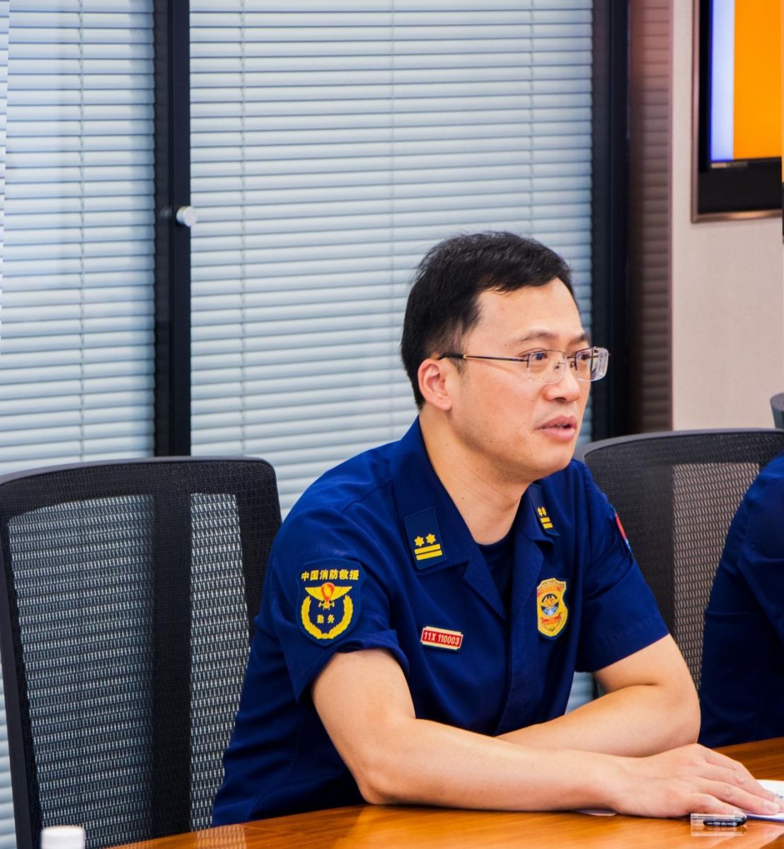 拧紧“安全阀” 筑牢“防火墙”——省消防总队领导一行莅临艾莱依集团检查指导 新闻配图