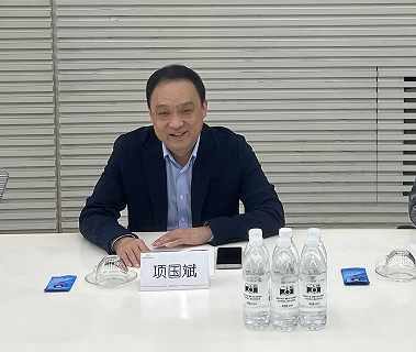 中国服装协会会长陈大鹏调研走访上海艾莱依 新闻配图