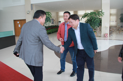 省财政厅纪检组长李伯来一行莅临艾莱依参观指导