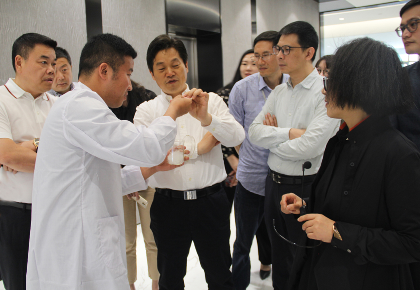 丽水市委常委、宣传部长葛学斌一行莅临艾莱依集团参观调研