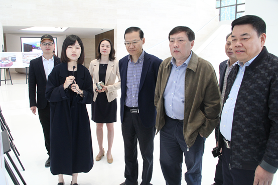 浙江省人力社保厅副厅长仉贻泓莅临艾莱依考察指导
